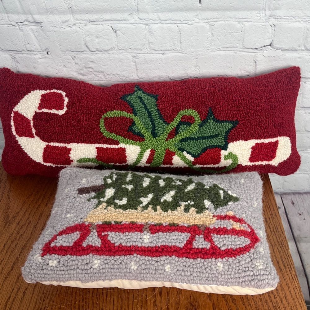 PEKING HANDICRAFT Hooked wool candy cane/holly & Sleigh/tree pillows set of 2